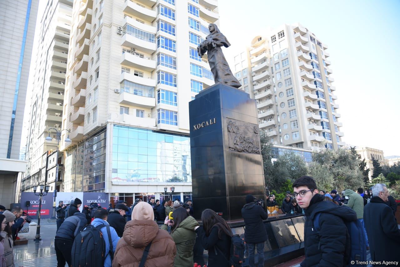 Азербайджанский народ чтит память жертв Ходжалинского геноцида (ФОТО)