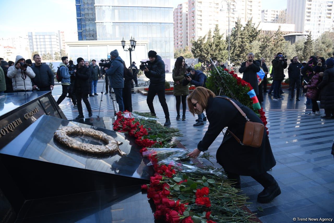 Азербайджанский народ чтит память жертв Ходжалинского геноцида (ФОТО)
