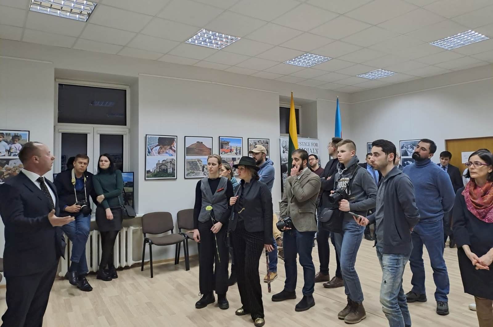 В Вильнюсе открылась фотовыставка Ричардаса Лапайтиса "Справедливость для Ходжалы" (ФОТО)