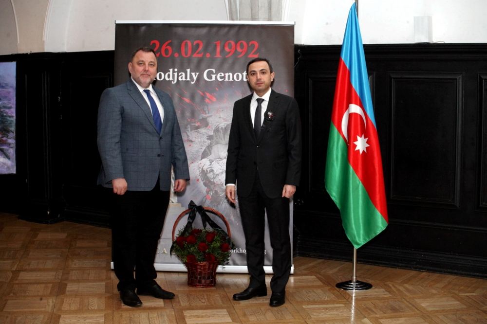 Памяти жертв Ходжалинского геноцида - выставка азербайджанского художника в Таллине (ФОТО)