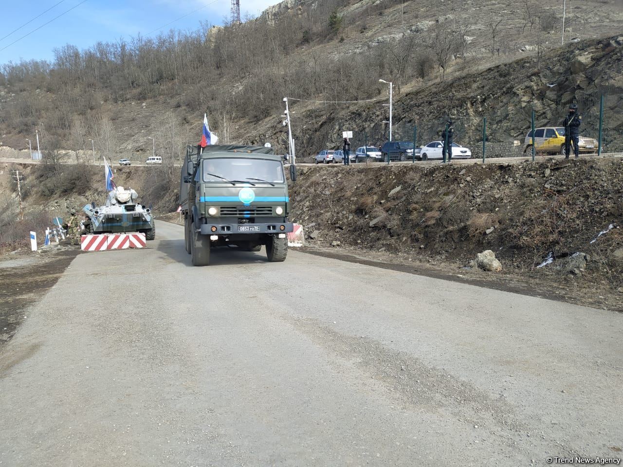 Another convoy of Russian peacekeepers pass freely along Azerbaijan's Lachin-Khankendi road (PHOTO)