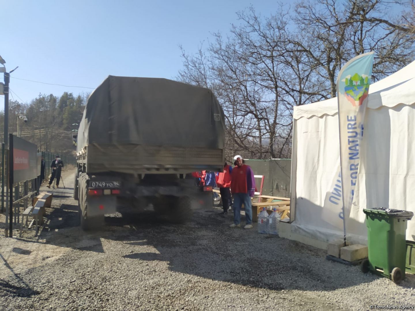 Vehicles of Russian peacekeepers passing freely along Azerbaijan's Lachin-Khankendi road (PHOTO)