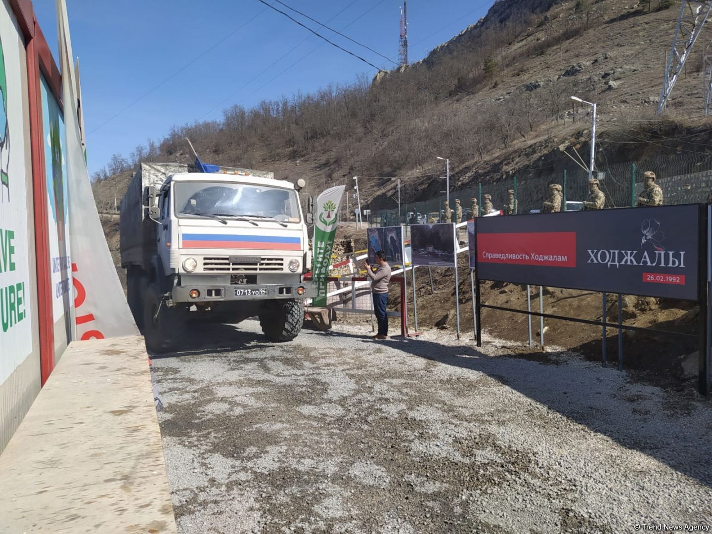 Vehicles of Russian peacekeepers passing freely along Azerbaijan's Lachin-Khankendi road (PHOTO)
