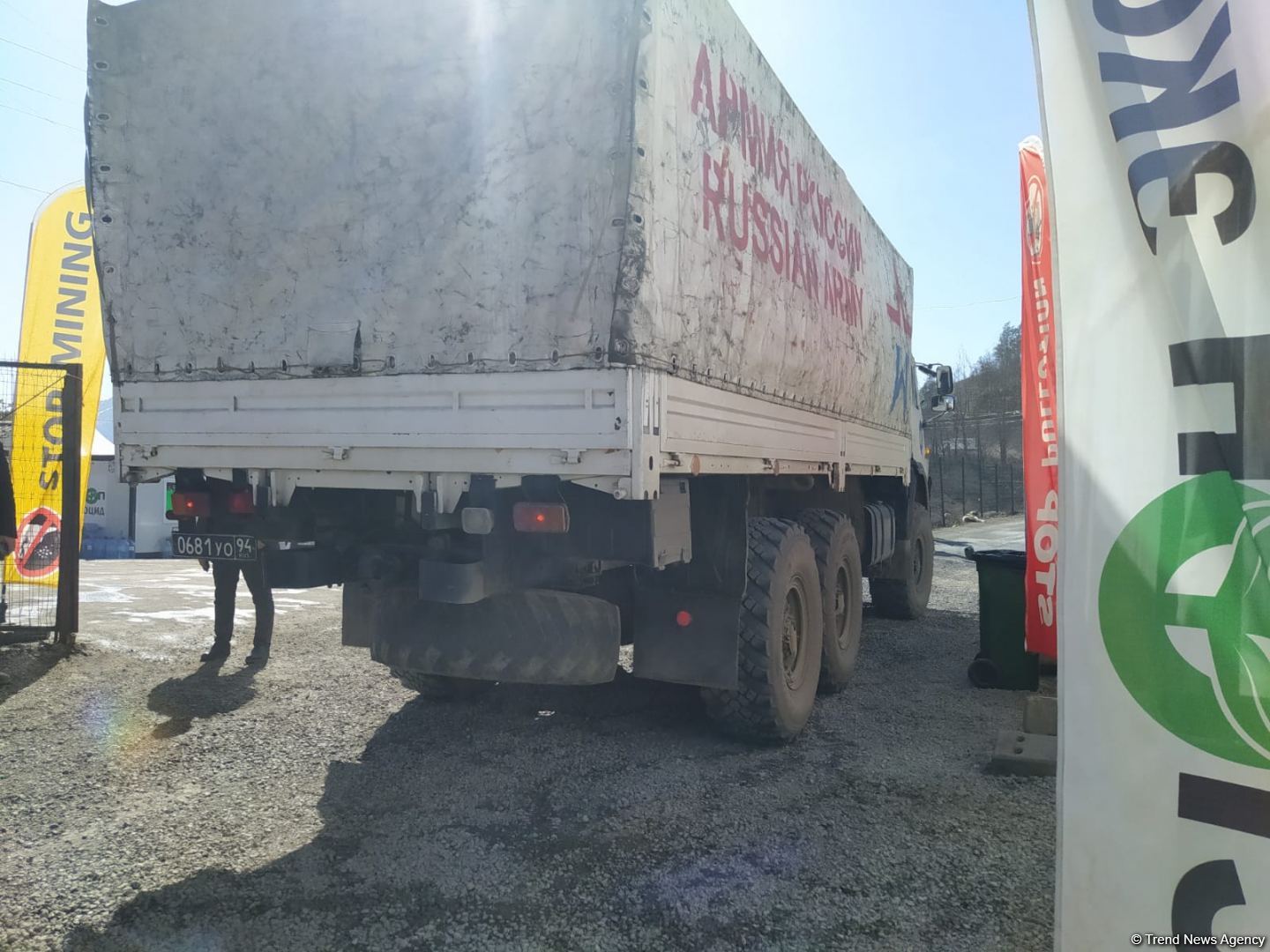 Vehicles of Russian peacekeepers passing freely along Azerbaijan's Lachin-Khankendi road (PHOTO)