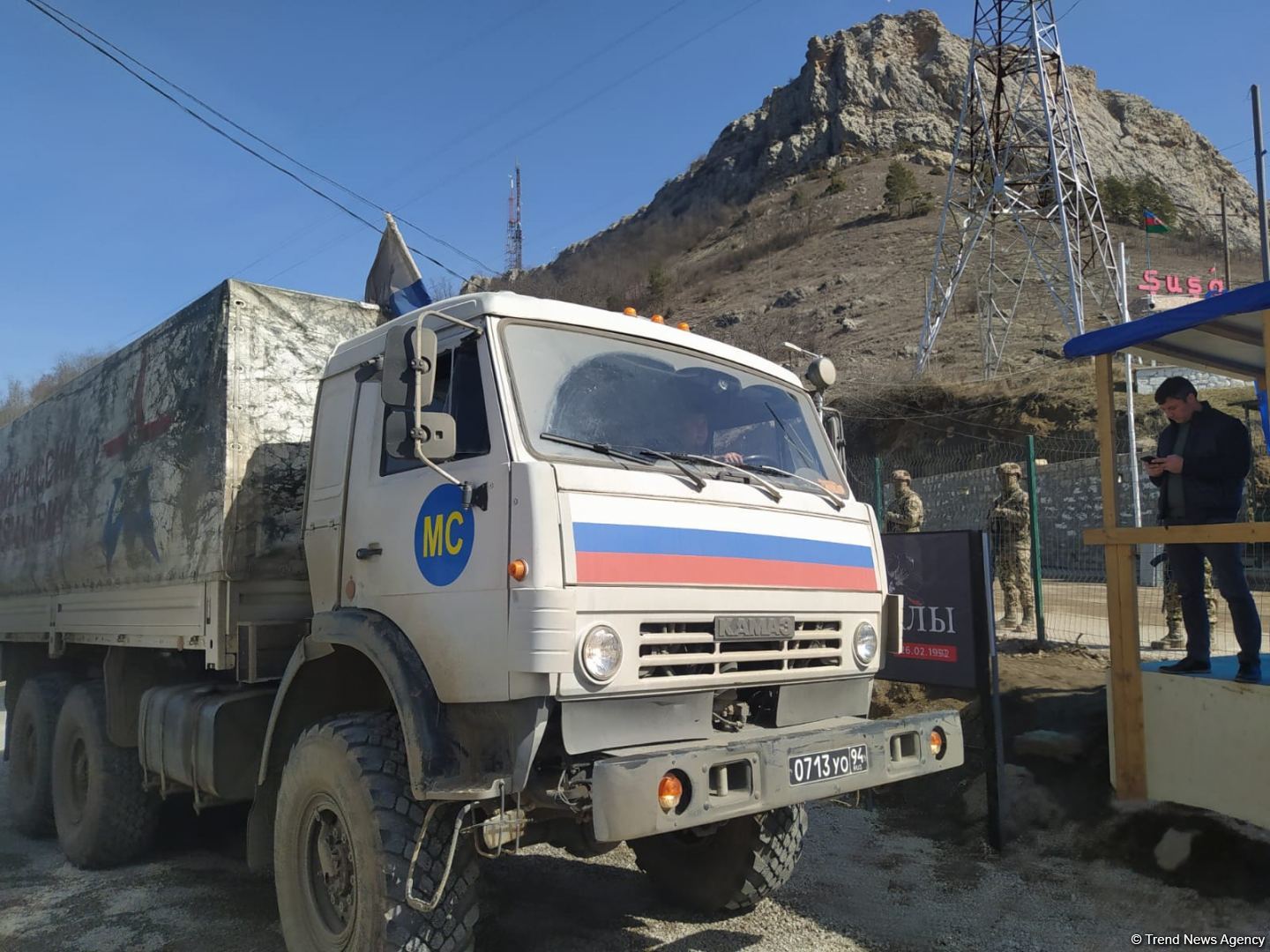 Vehicles of Russian peacekeepers passing freely along Azerbaijan's Lachin-Khankendi road (PHOTO)