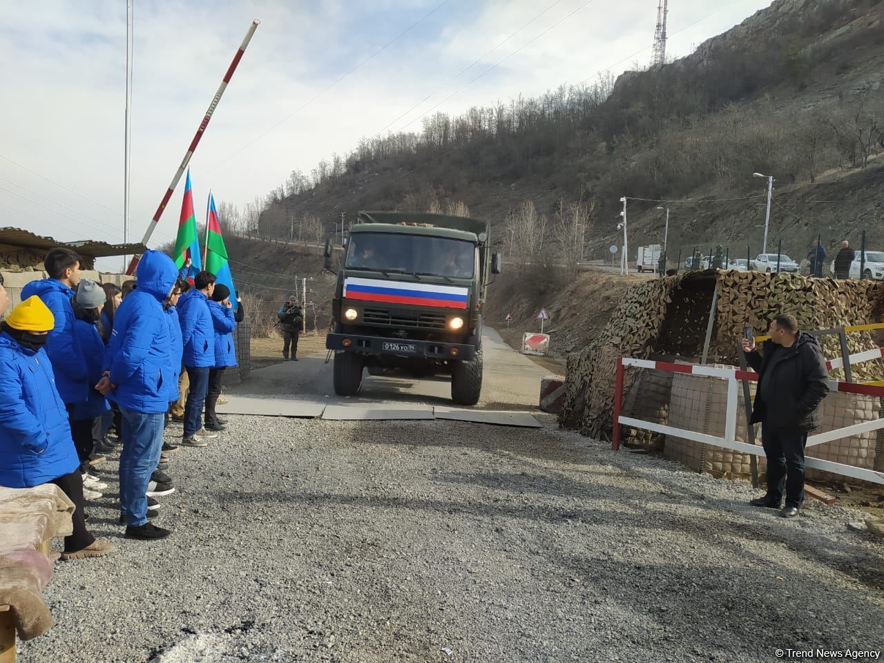 Vehicles of Russian peacekeepers move freely along Azerbaijan's Lachin-Khankendi road (PHOTO)