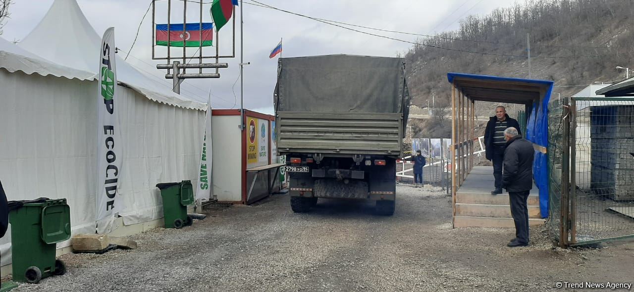 More vehicles of Russian peacekeepers move freely along Azerbaijan's Lachin-Khankendi road (PHOTO)