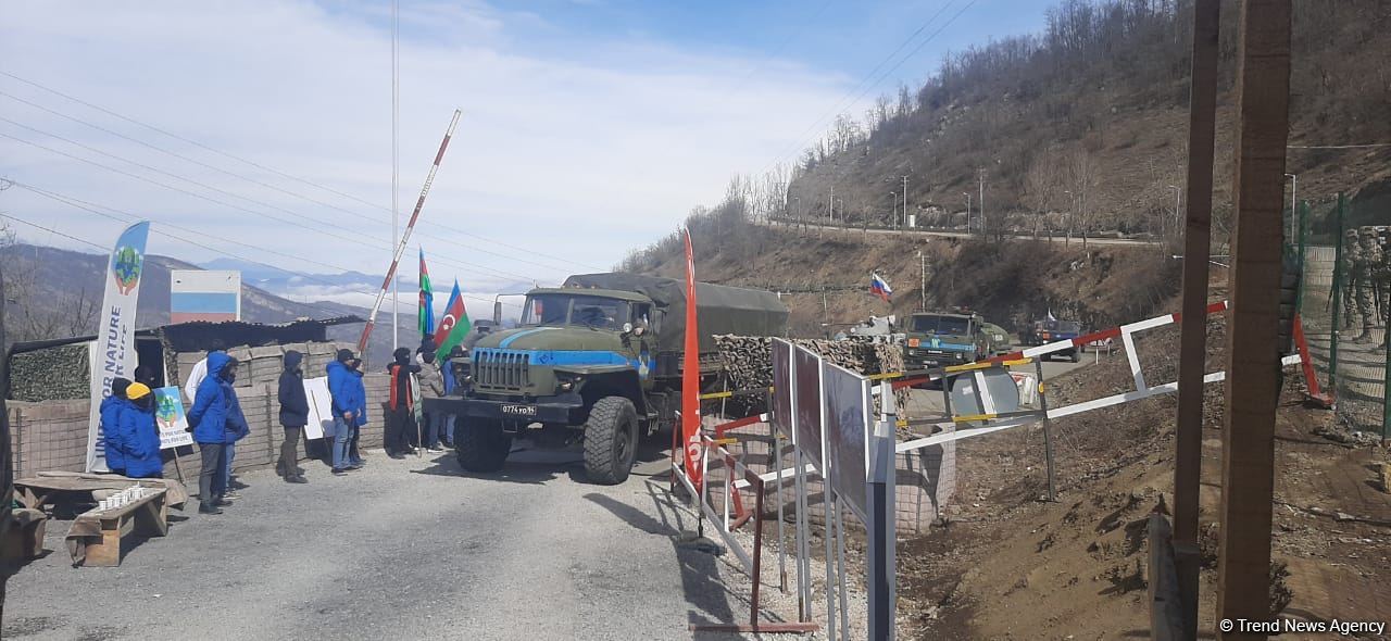 По Лачинской дороге беспрепятственно проехала автоколонна РМК (ФОТО)
