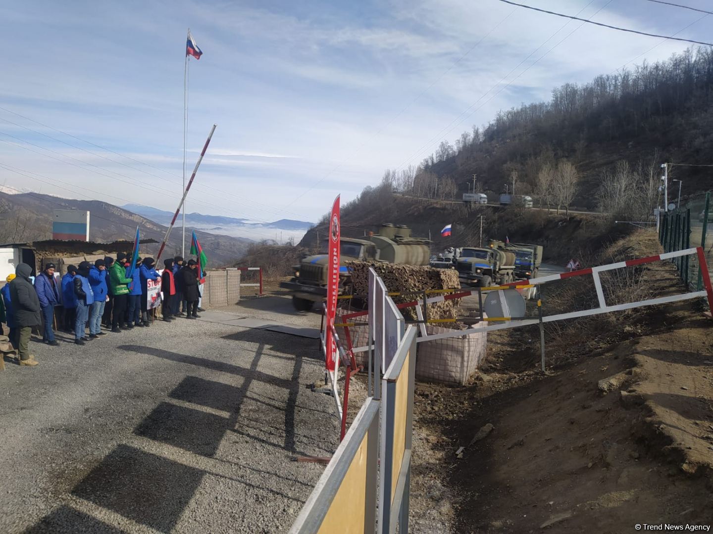 Convoy of Russian peacekeepers moves freely along Azerbaijan's Lachin-Khankendi road (PHOTO)