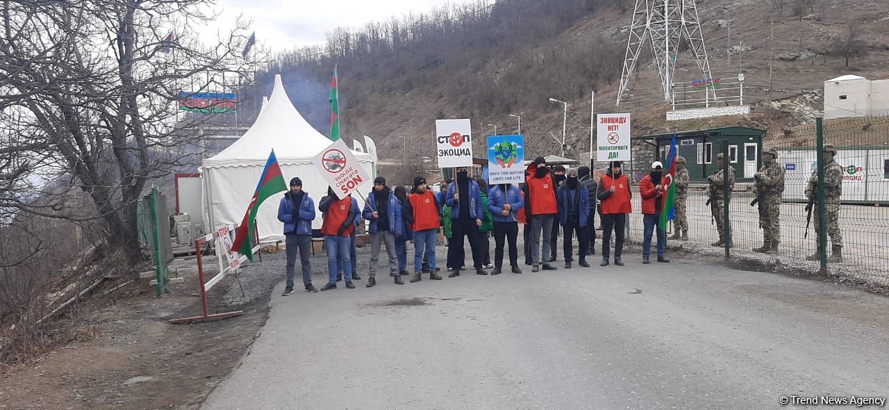 Azerbaijani eco-activists continue peaceful protest on Lachin-Khankendi road (PHOTO)