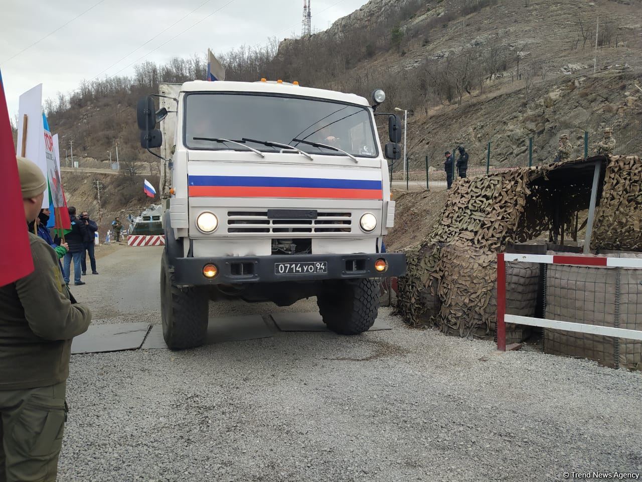 Another convoy of Russian peacekeepers moves freely along Azerbaijan's Lachin-Khankendi road (PHOTO)