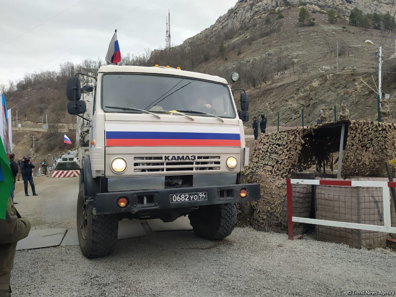 Another convoy of Russian peacekeepers moves freely along Azerbaijan's Lachin-Khankendi road (PHOTO)