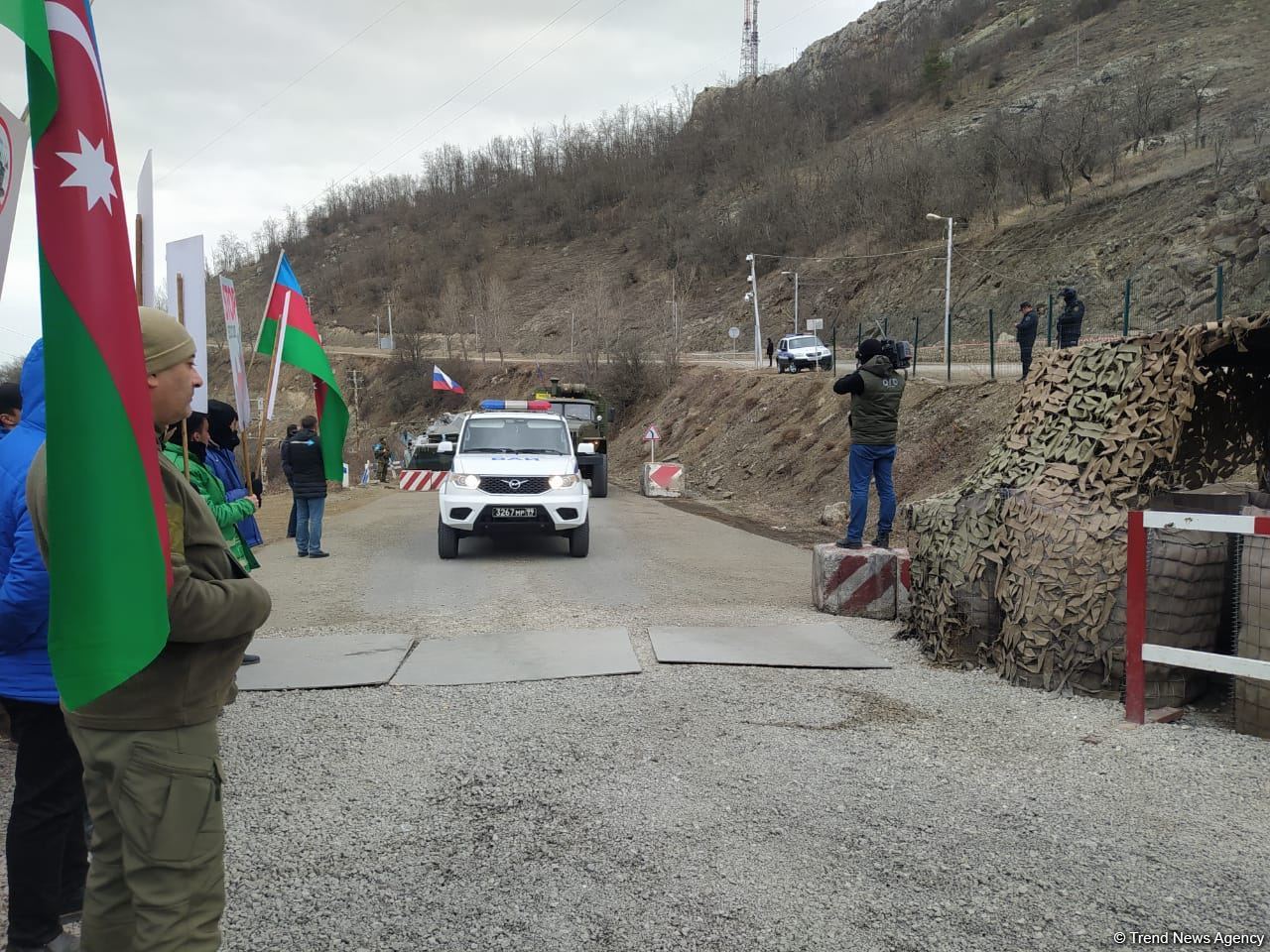 Another convoy of Russian peacekeepers moves freely along Azerbaijan's Lachin-Khankendi road (PHOTO)