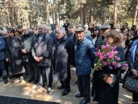 В Баку состоялось открытие надгробного памятника Рустаму Ибрагимбекову (ФОТО)