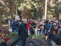 В Баку состоялось открытие надгробного памятника Рустаму Ибрагимбекову (ФОТО)