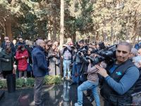 В Баку состоялось открытие надгробного памятника Рустаму Ибрагимбекову (ФОТО)