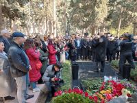 В Баку состоялось открытие надгробного памятника Рустаму Ибрагимбекову (ФОТО)