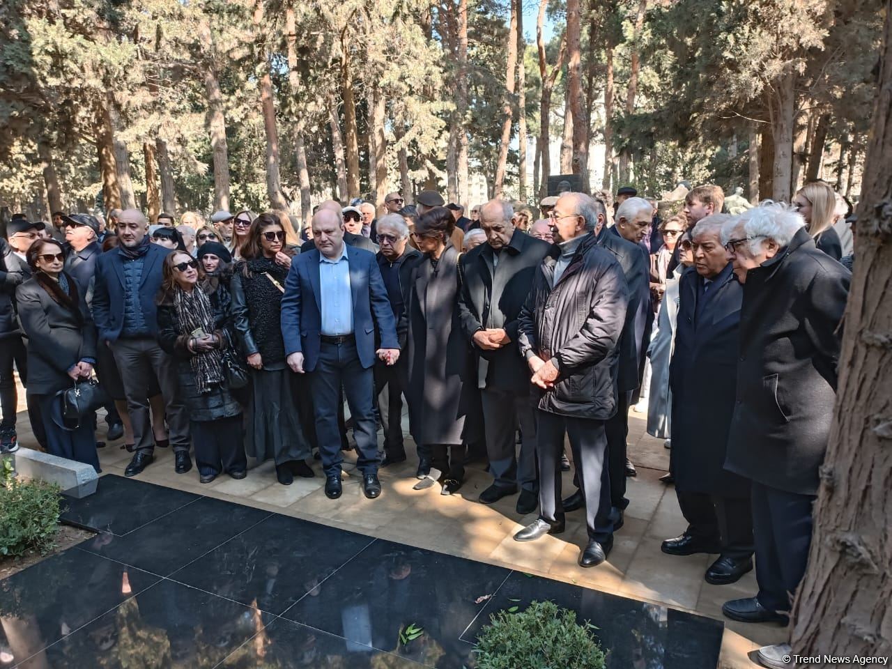 В Баку состоялось открытие надгробного памятника Рустаму Ибрагимбекову (ФОТО)