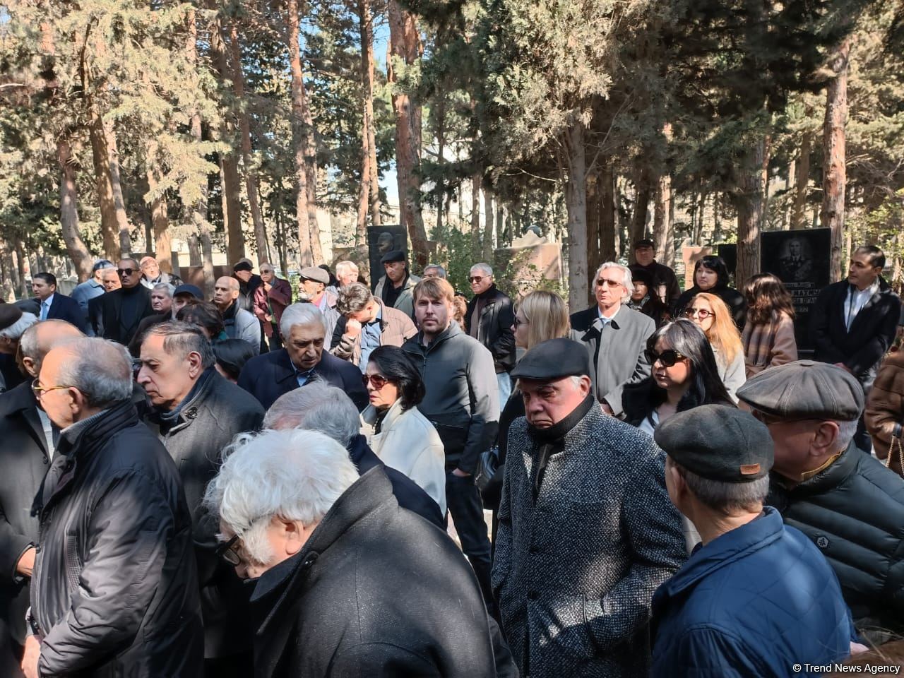 В Баку состоялось открытие надгробного памятника Рустаму Ибрагимбекову (ФОТО)