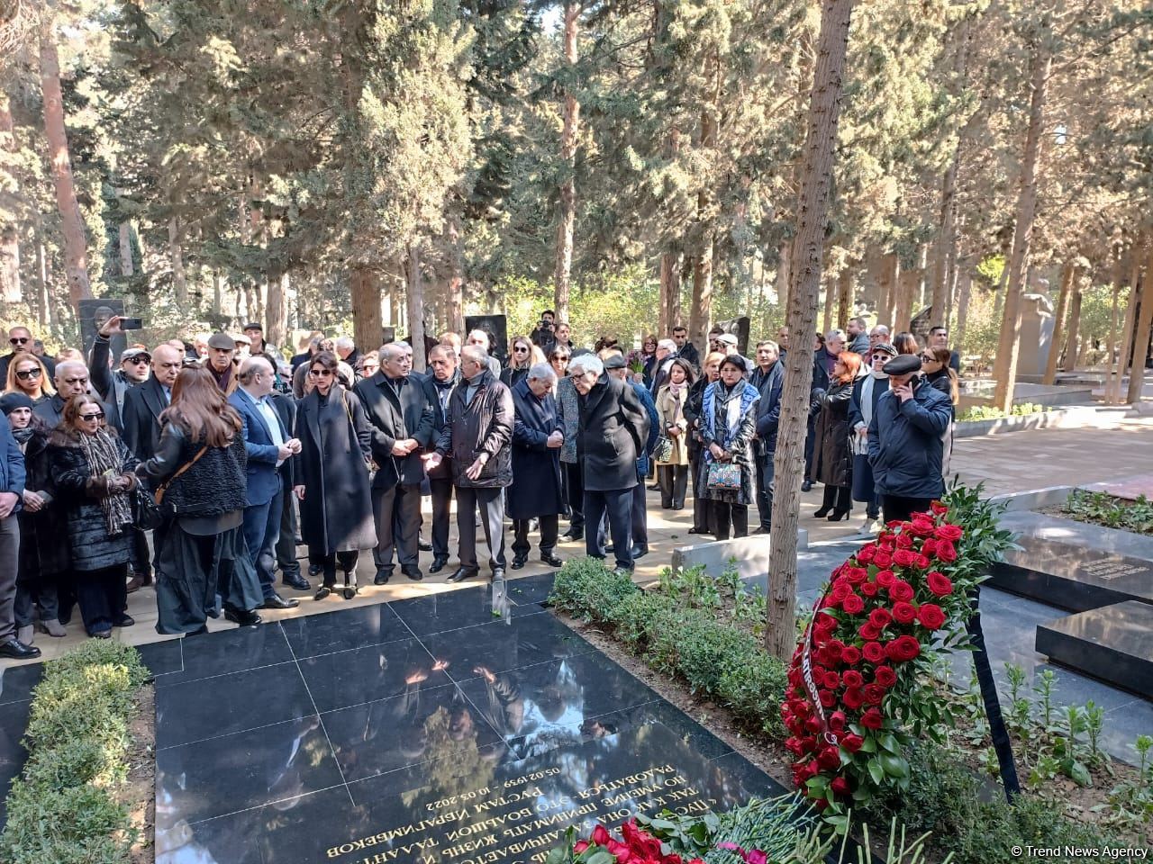 В Баку состоялось открытие надгробного памятника Рустаму Ибрагимбекову (ФОТО)