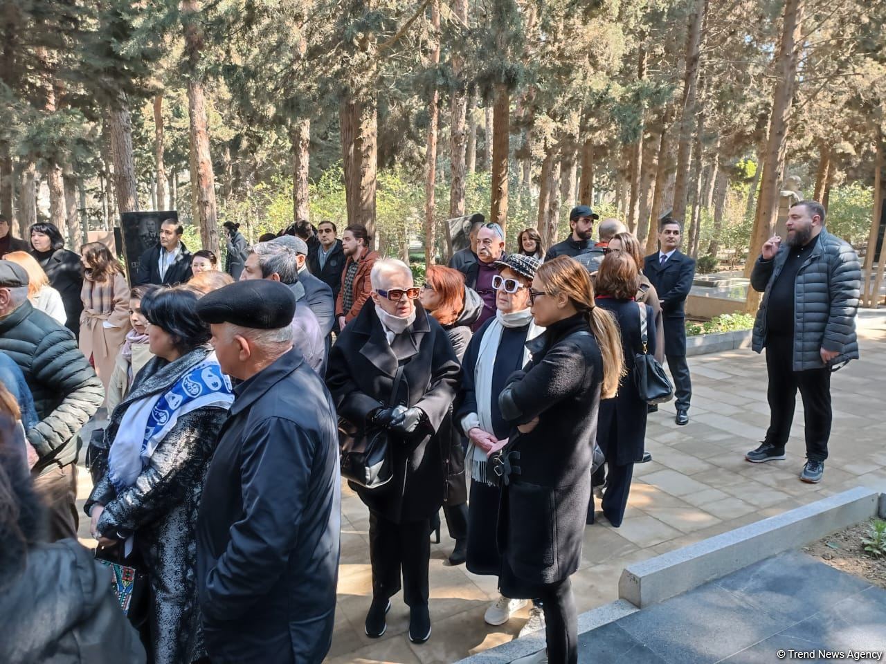 В Баку состоялось открытие надгробного памятника Рустаму Ибрагимбекову (ФОТО)