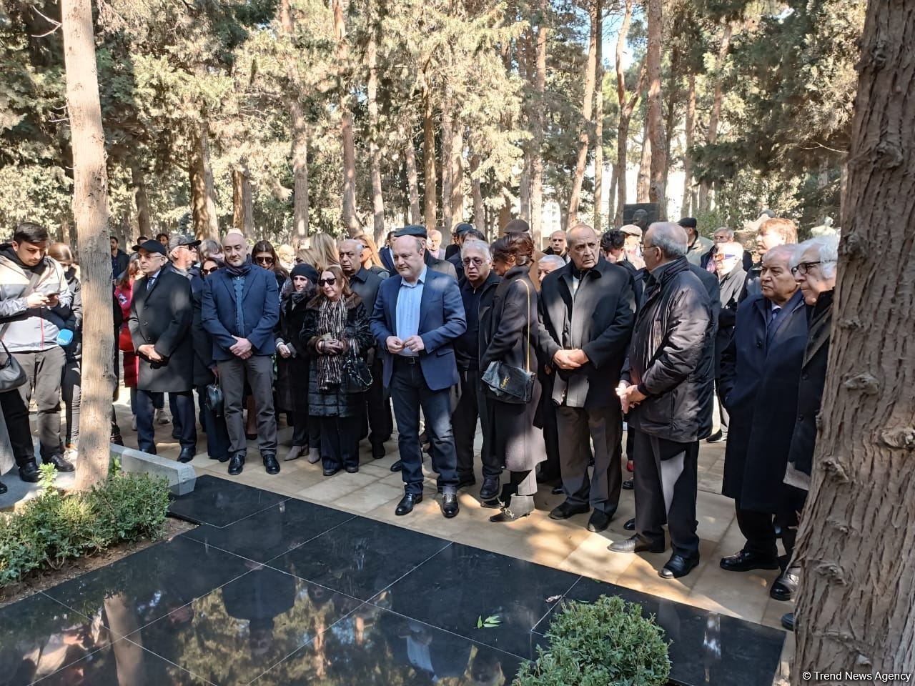 В Баку состоялось открытие надгробного памятника Рустаму Ибрагимбекову (ФОТО)