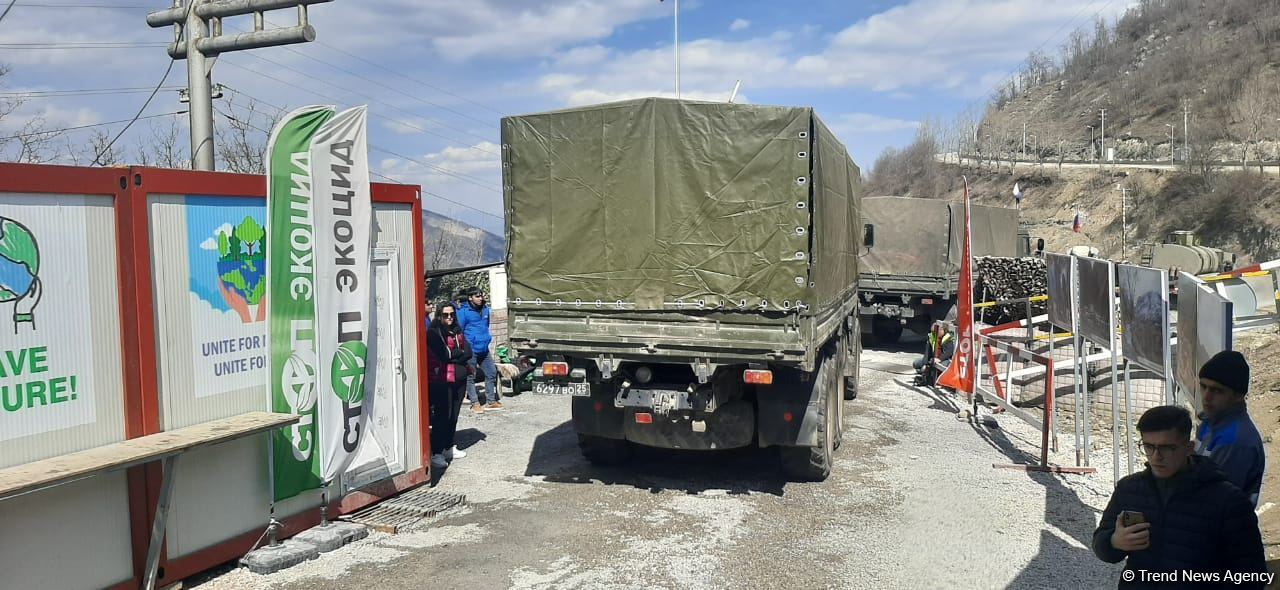 Convoy of Russian peacekeepers moves freely along Azerbaijan's Lachin-Khankendi road (PHOTO)