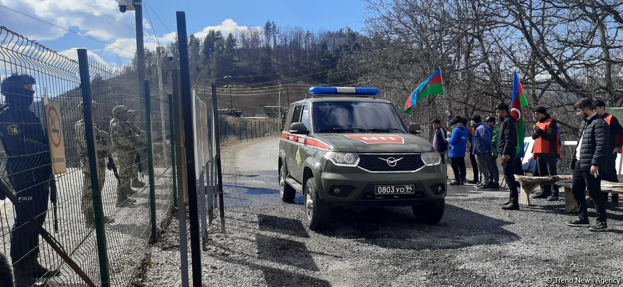 Convoy of Russian peacekeepers moves freely along Azerbaijan's Lachin-Khankendi road (PHOTO)