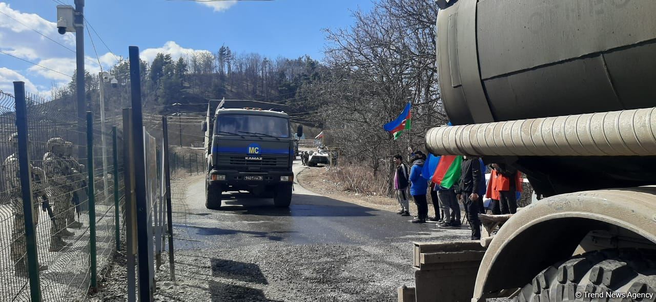 Convoy of Russian peacekeepers moves freely along Azerbaijan's Lachin-Khankendi road (PHOTO)