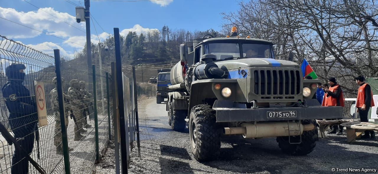 Convoy of Russian peacekeepers moves freely along Azerbaijan's Lachin-Khankendi road (PHOTO)