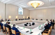 President Ilham Aliyev meets with heads of leading German companies (PHOTO)