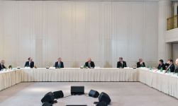 President Ilham Aliyev meets with heads of leading German companies (PHOTO)