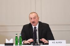 President Ilham Aliyev meets with heads of leading German companies (PHOTO)