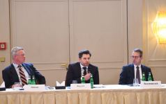 President Ilham Aliyev meets with heads of leading German companies (PHOTO)