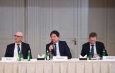 President Ilham Aliyev meets with heads of leading German companies (PHOTO)