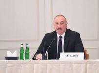 President Ilham Aliyev meets with heads of leading German companies (PHOTO)