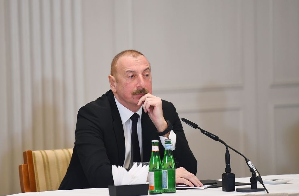 President Ilham Aliyev meets with heads of leading German companies (PHOTO)