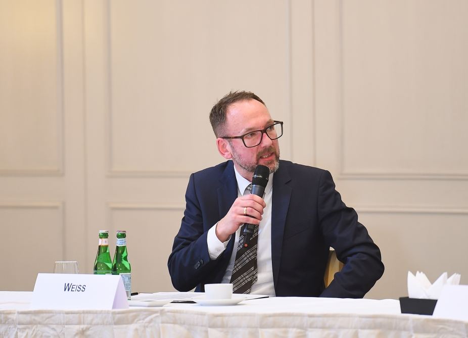 President Ilham Aliyev meets with heads of leading German companies (PHOTO)