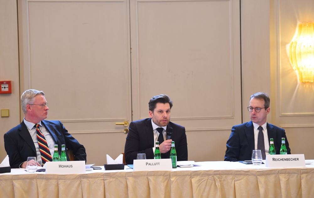 President Ilham Aliyev meets with heads of leading German companies (PHOTO)