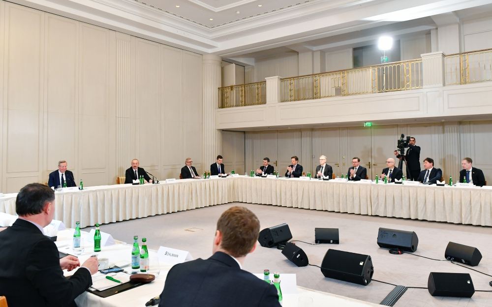 President Ilham Aliyev meets with heads of leading German companies (PHOTO)