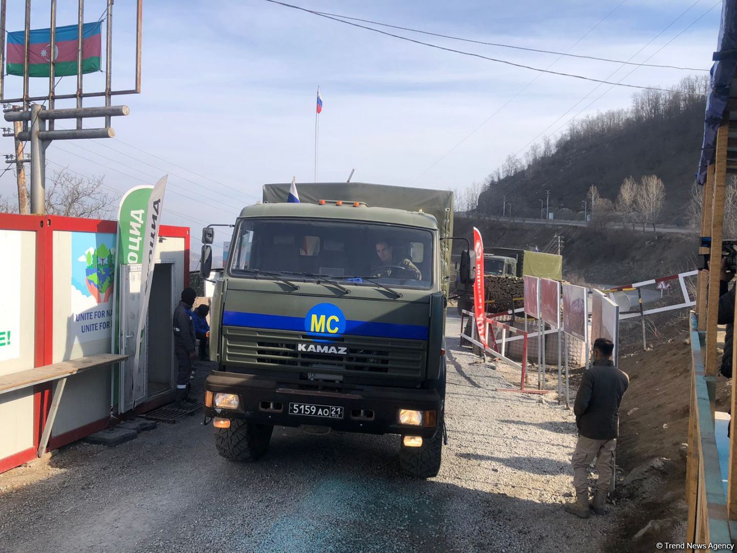 По Лачинской дороге беспрепятственно проехали автомашины МККК (ФОТО)