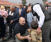 Искренняя встреча Президента Ильхама Алиева и Первой леди Мехрибан Алиевой с жителями села Талыш (ФОТО)