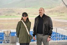 Президент Азербайджанской Республики Ильхам Алиев и Первая леди Мехрибан Алиева приняли участие в церемонии закладки фундамента жилого квартала в поселке Суговушан (ФОТО/ВИДЕО)