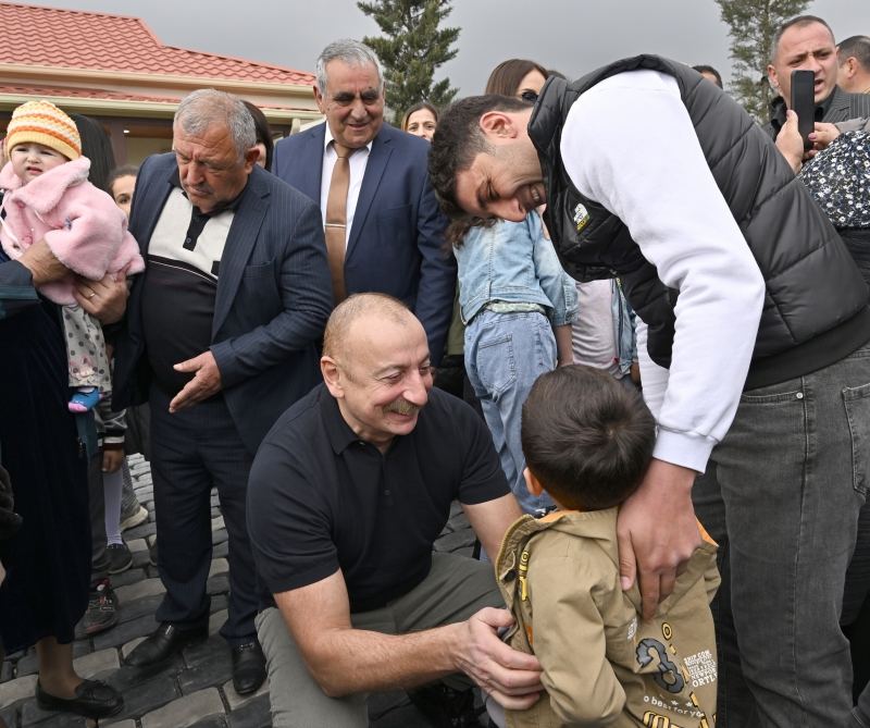 Искренняя встреча Президента Ильхама Алиева и Первой леди Мехрибан Алиевой с жителями села Талыш (ФОТО)