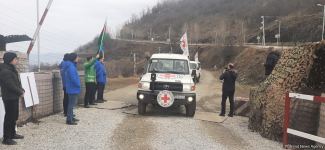 По Лачинской дороге беспрепятственно проехали два автомобиля МККК (ФОТО)