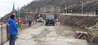 По Лачинской дороге беспрепятственно проехали три автомобиля миротворцев (ФОТО)