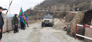 По Лачинской дороге беспрепятственно проехали три автомобиля миротворцев (ФОТО)