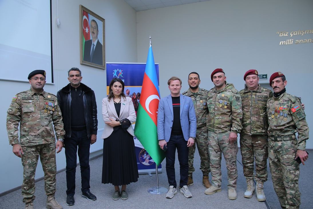В Баку представлены итоги проекта "Özümüzü kəşf edək" с участием ветеранов Карабахской войны (ФОТО)