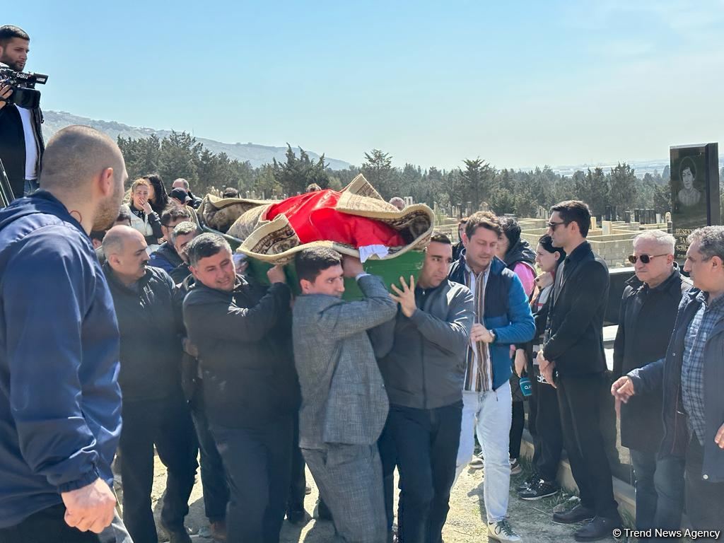 В Баку проходят похороны погибшего в ДТП Огтая Алиева (ФОТО)