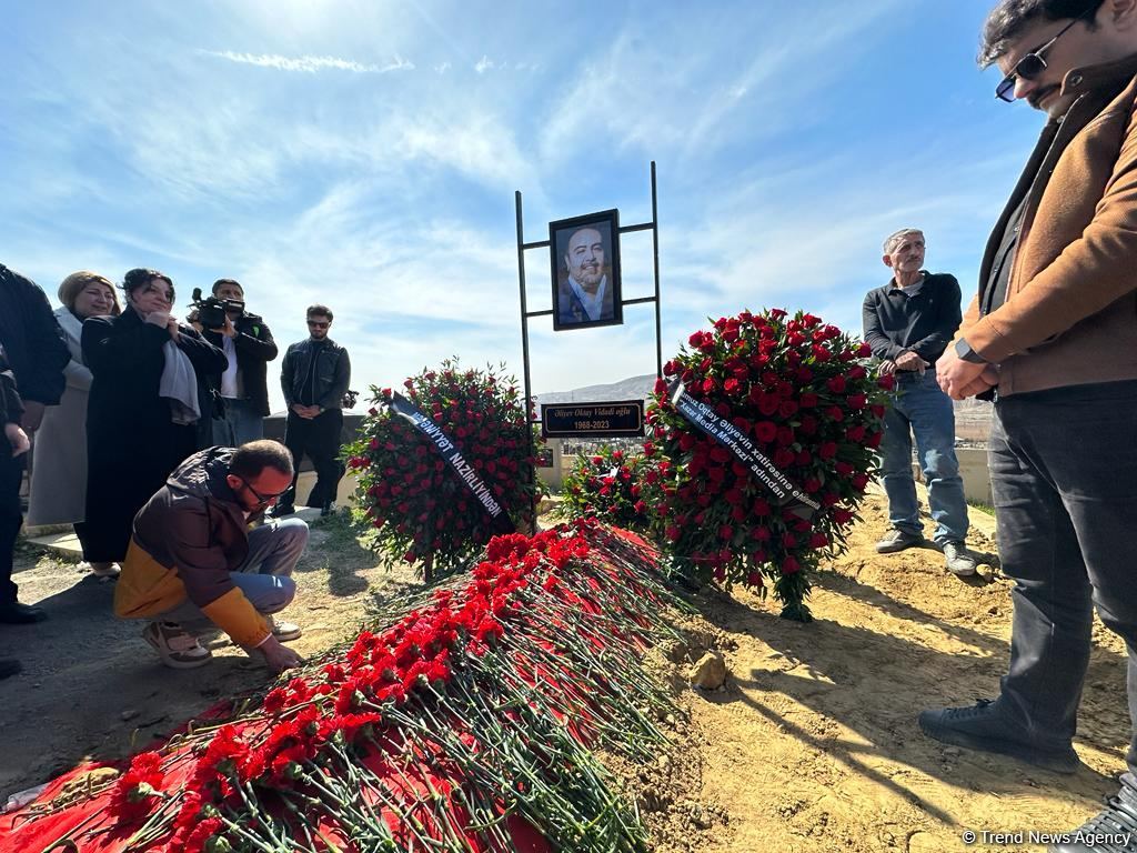 В Баку проходят похороны погибшего в ДТП Огтая Алиева (ФОТО)